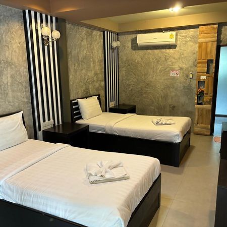 Ban Chuk Kum Revolution Kanchanaburi Adventure Hq מראה חיצוני תמונה